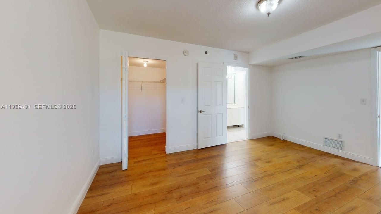 For Sale: $260,000 (2 beds, 2 baths, 900 Square Feet)
