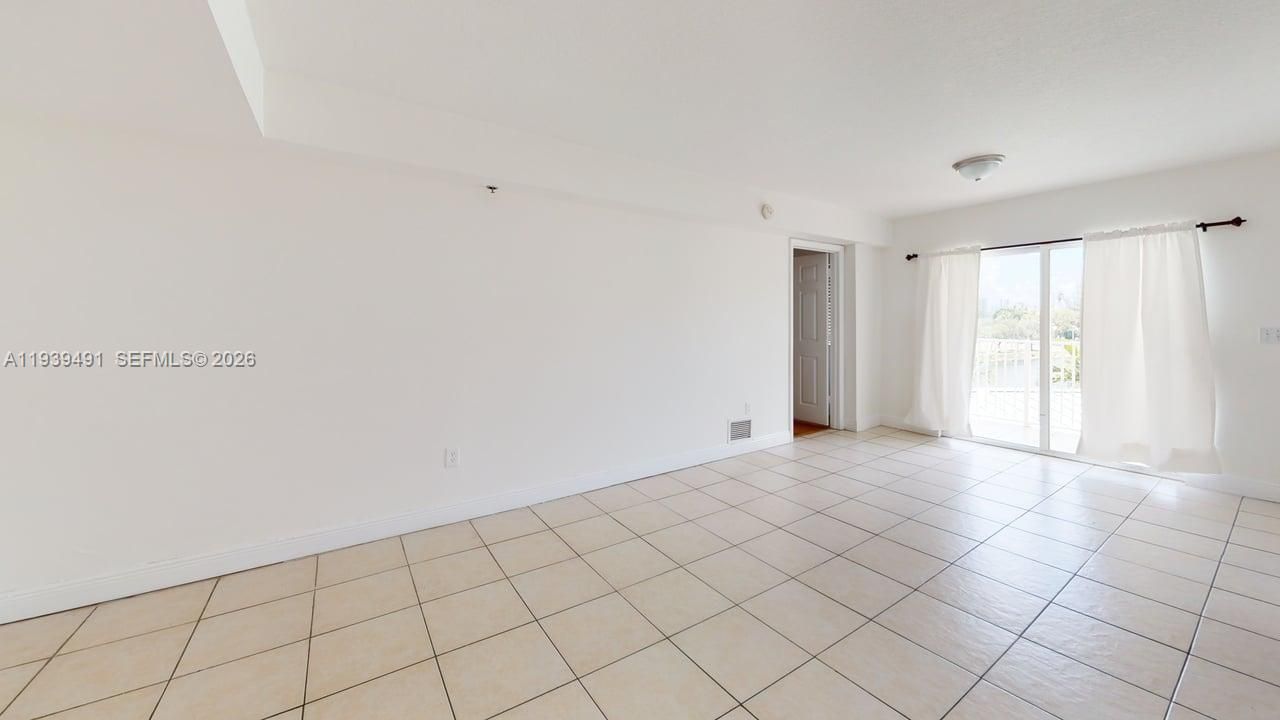 For Sale: $260,000 (2 beds, 2 baths, 900 Square Feet)
