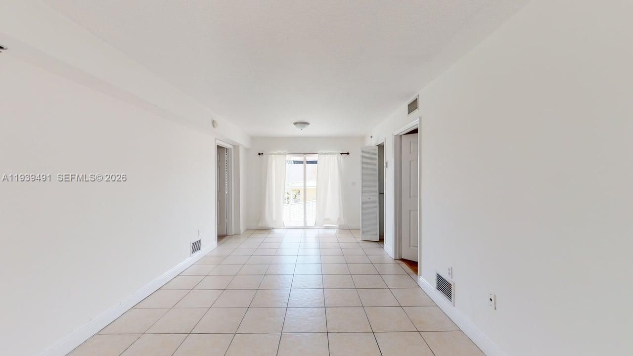 For Sale: $260,000 (2 beds, 2 baths, 900 Square Feet)