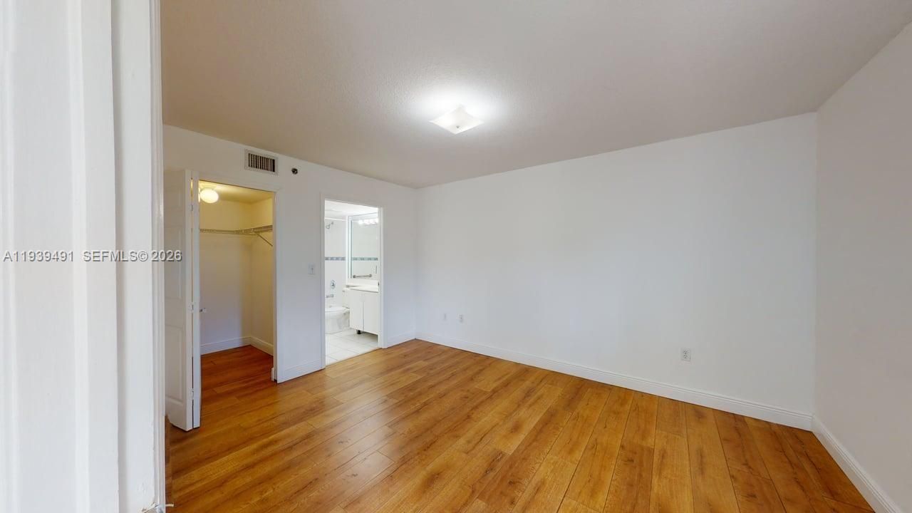 For Sale: $260,000 (2 beds, 2 baths, 900 Square Feet)