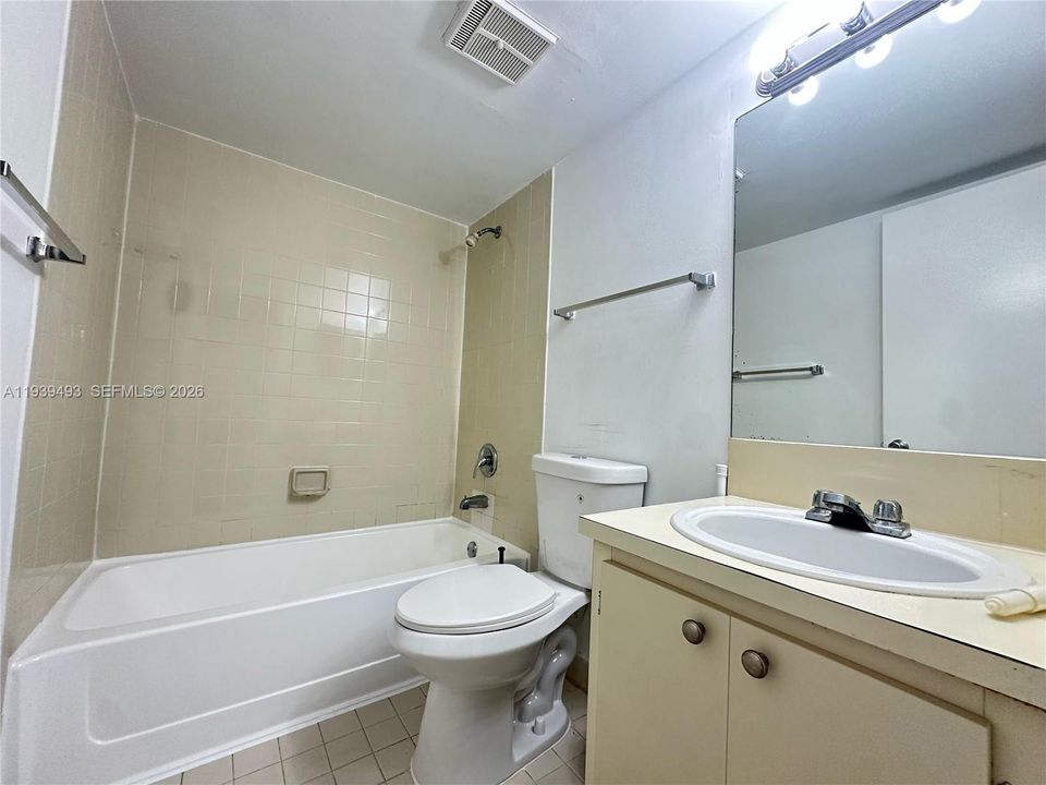 For Rent: $2,075 (2 beds, 2 baths, 976 Square Feet)