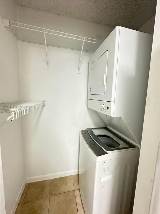 For Rent: $2,075 (2 beds, 2 baths, 976 Square Feet)