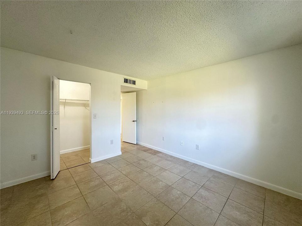 For Rent: $2,075 (2 beds, 2 baths, 976 Square Feet)