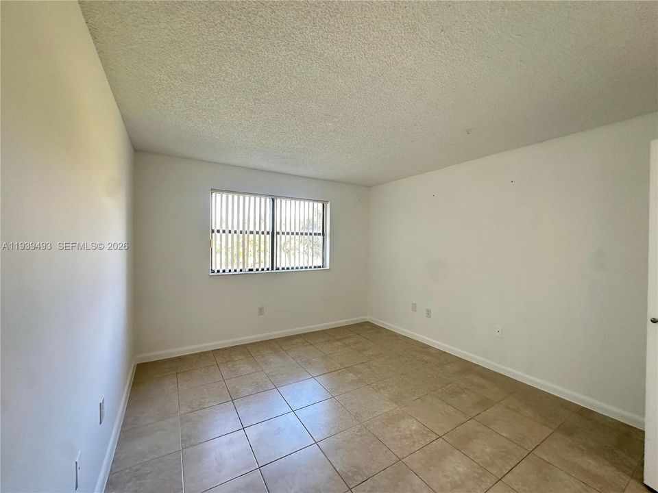 For Rent: $2,075 (2 beds, 2 baths, 976 Square Feet)