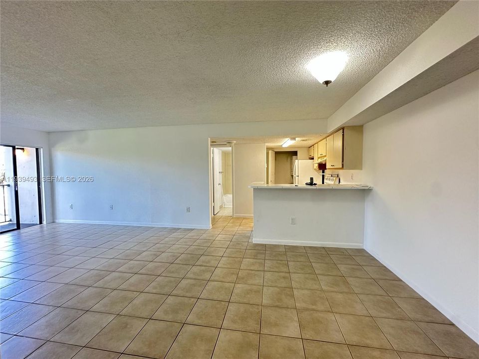 For Rent: $2,075 (2 beds, 2 baths, 976 Square Feet)