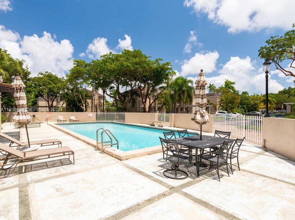 En Renta: $4,500 (3 camas, 2 baños, 2128 Pies cuadrados)