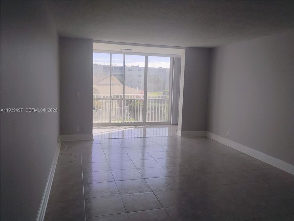 待售: $164,700 (1 贝兹, 1 浴室, 800 平方英尺)