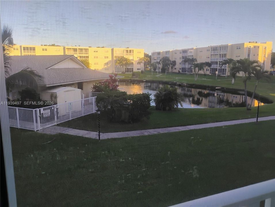 待售: $164,700 (1 贝兹, 1 浴室, 800 平方英尺)