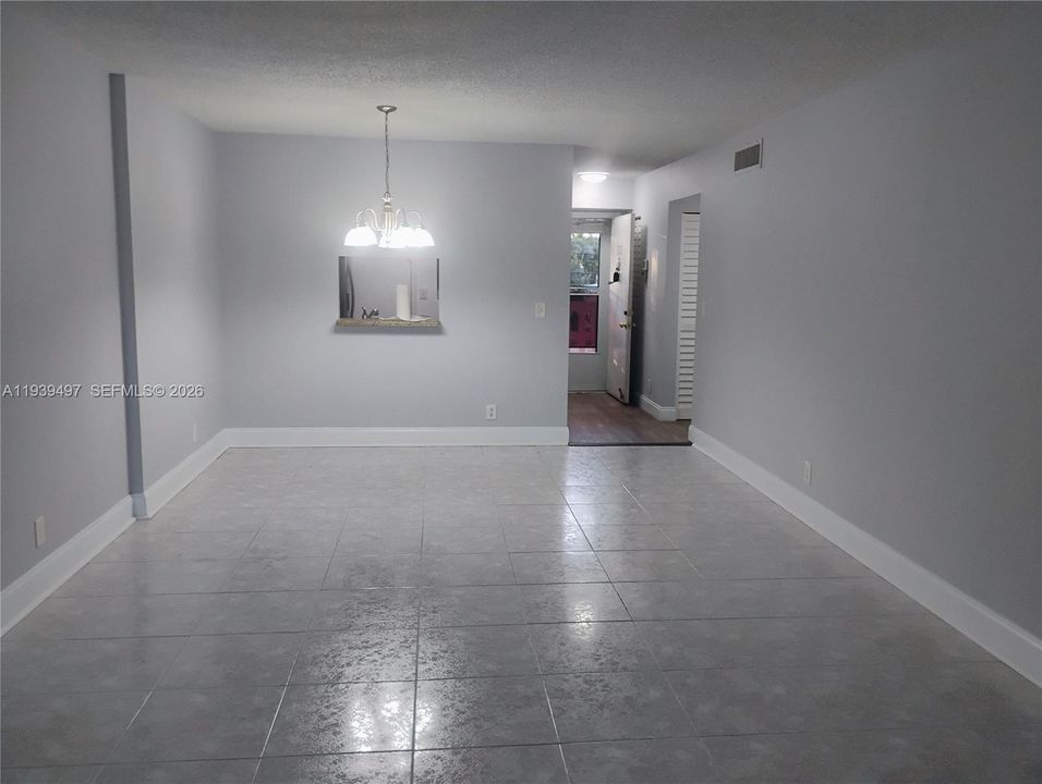 待售: $164,700 (1 贝兹, 1 浴室, 800 平方英尺)