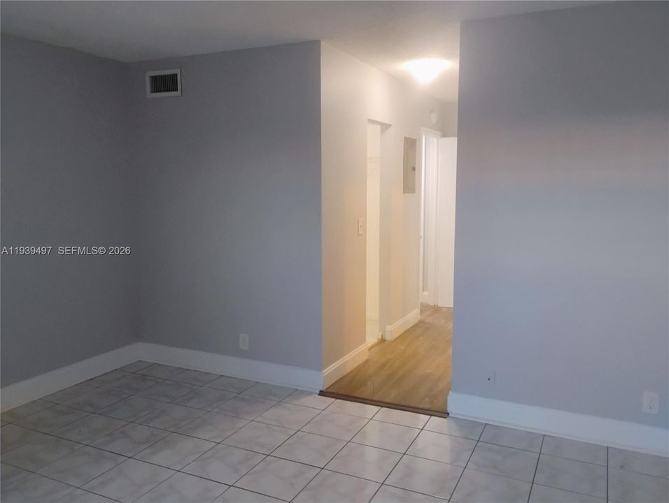 待售: $164,700 (1 贝兹, 1 浴室, 800 平方英尺)