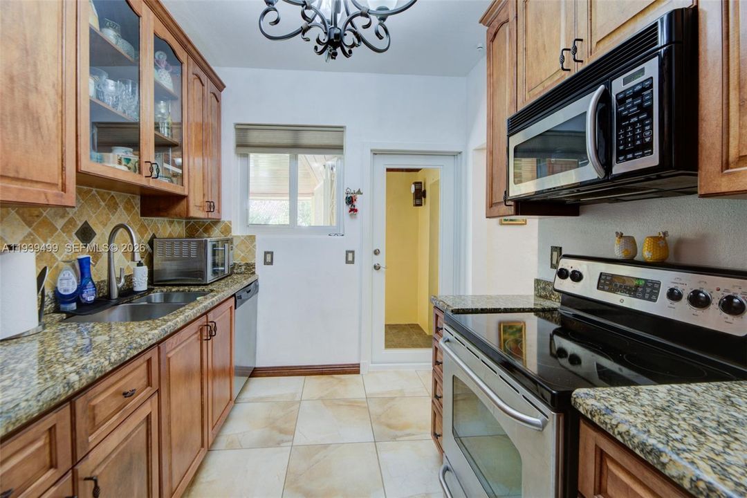 На продажу: $799,999 (3 спален, 2 ванн, 1088 Квадратных фут)