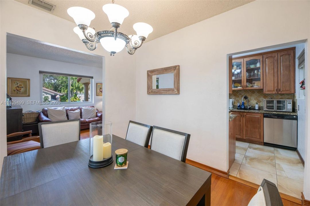 На продажу: $799,999 (3 спален, 2 ванн, 1088 Квадратных фут)