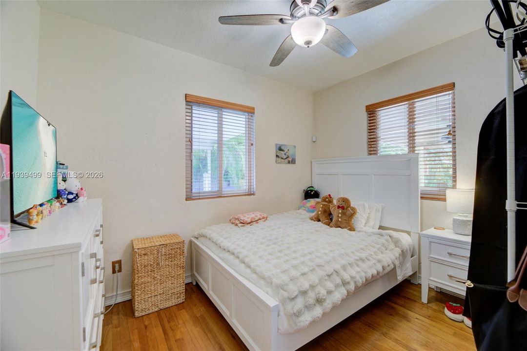 На продажу: $799,999 (3 спален, 2 ванн, 1088 Квадратных фут)