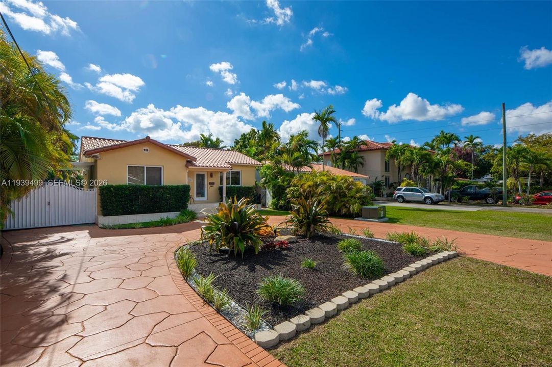 На продажу: $799,999 (3 спален, 2 ванн, 1088 Квадратных фут)