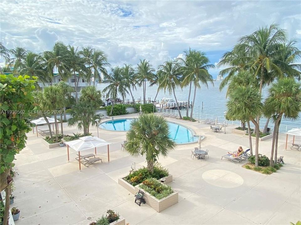 На продажу: $205,500 (0 спален, 1 ванн, 577 Квадратных фут)