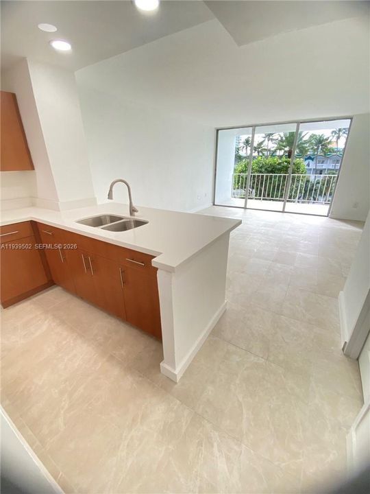 На продажу: $205,500 (0 спален, 1 ванн, 577 Квадратных фут)