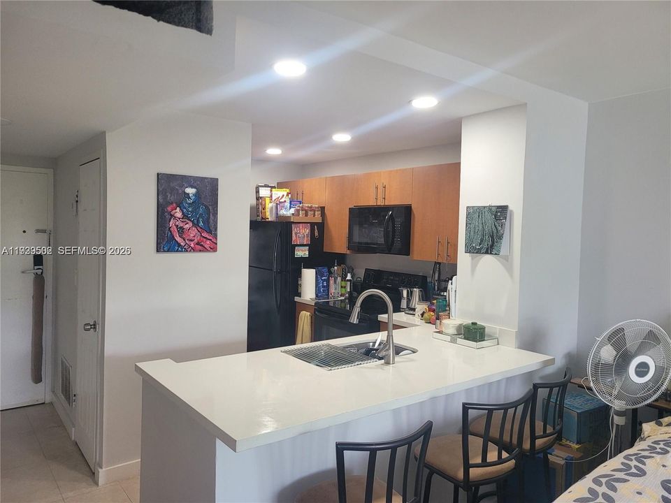 На продажу: $205,500 (0 спален, 1 ванн, 577 Квадратных фут)