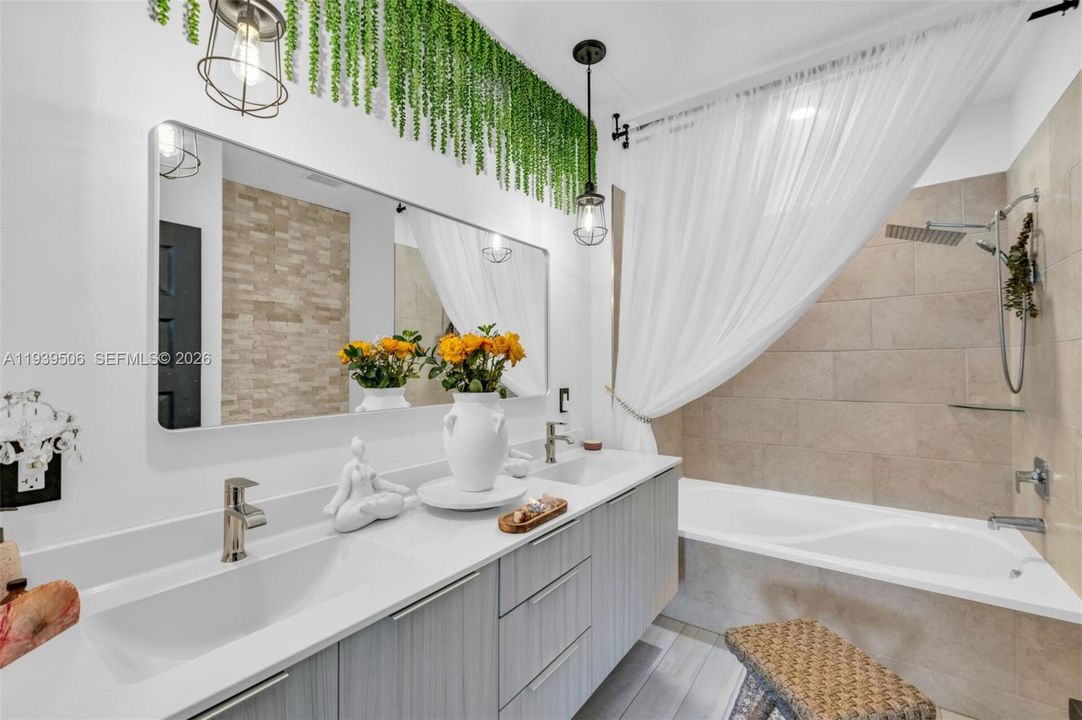 En Venta: $535,000 (3 camas, 2 baños, 1129 Pies cuadrados)