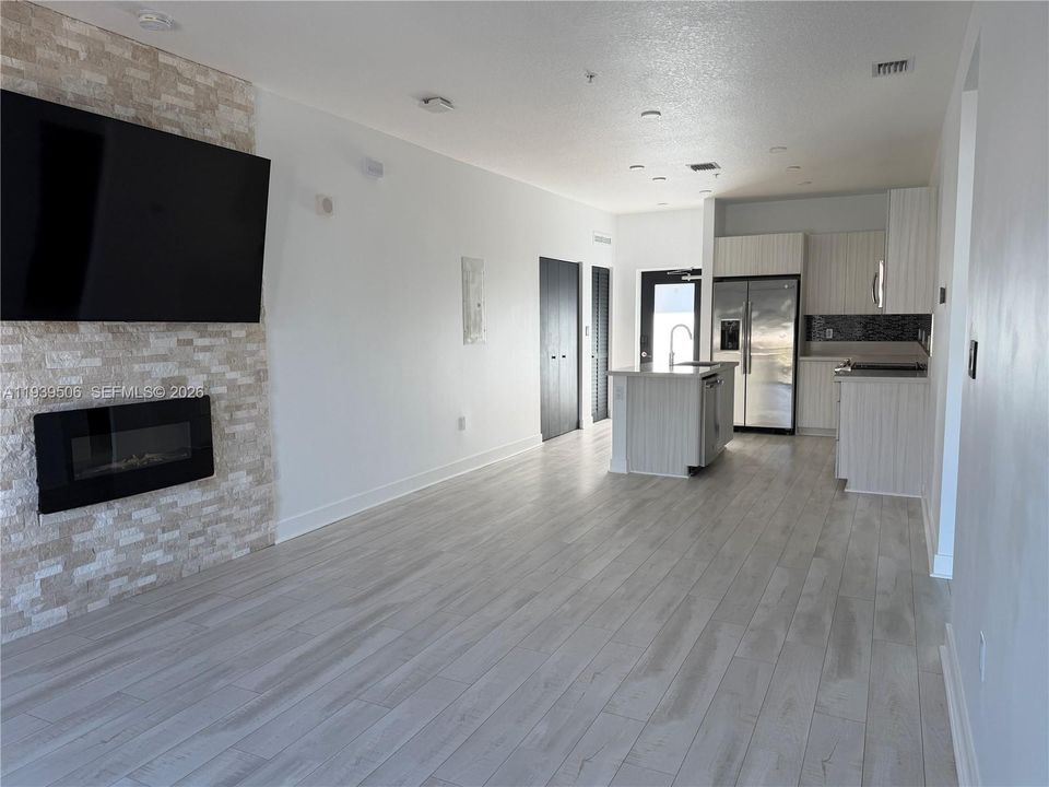 En Venta: $535,000 (3 camas, 2 baños, 1129 Pies cuadrados)