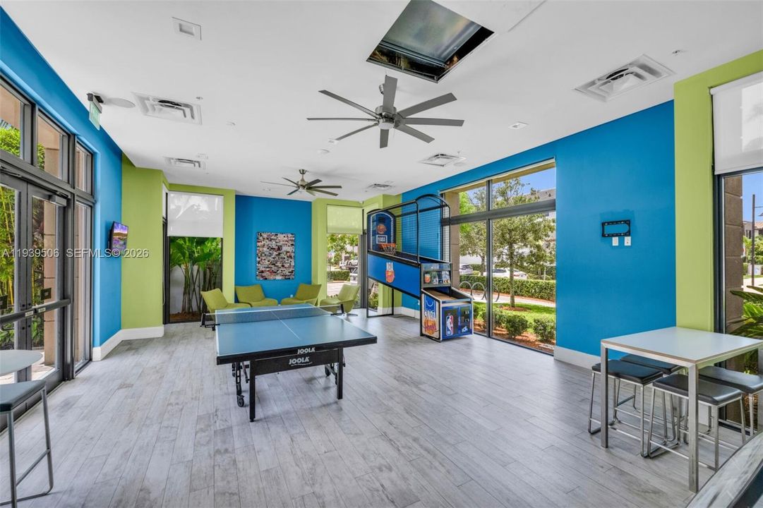 En Venta: $535,000 (3 camas, 2 baños, 1129 Pies cuadrados)