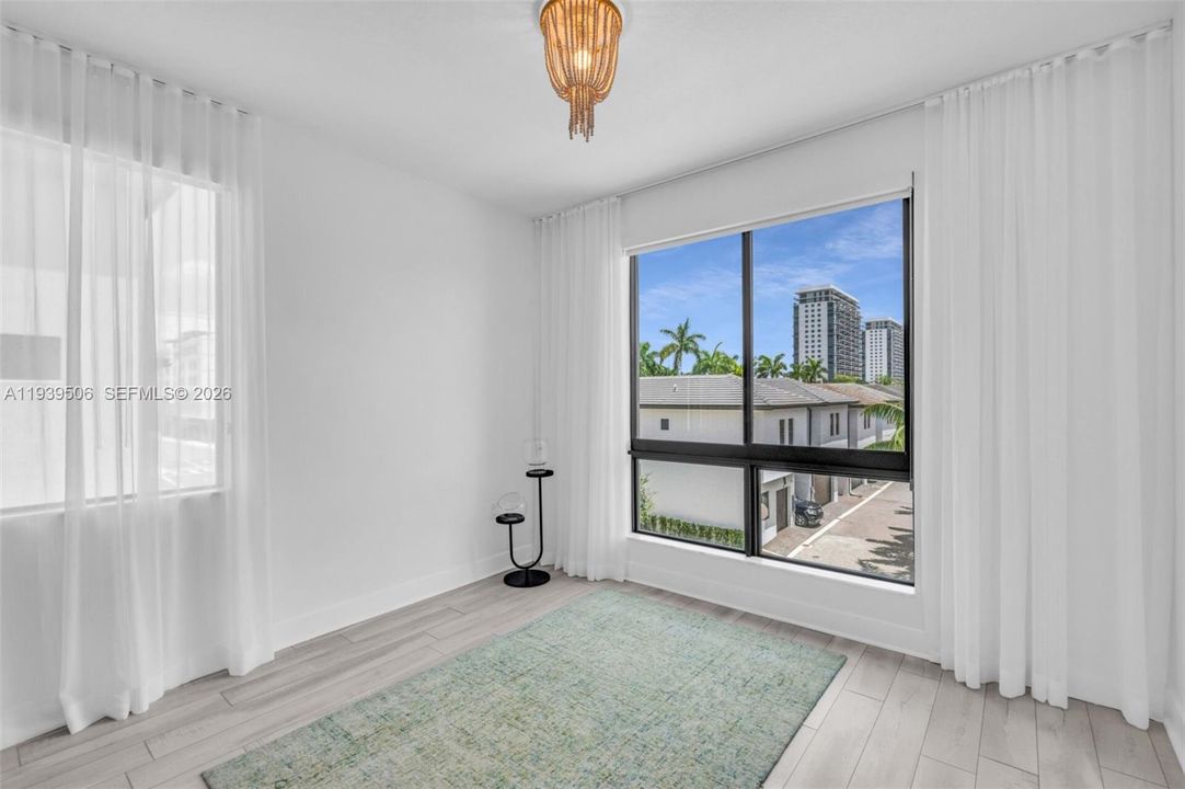 En Venta: $535,000 (3 camas, 2 baños, 1129 Pies cuadrados)