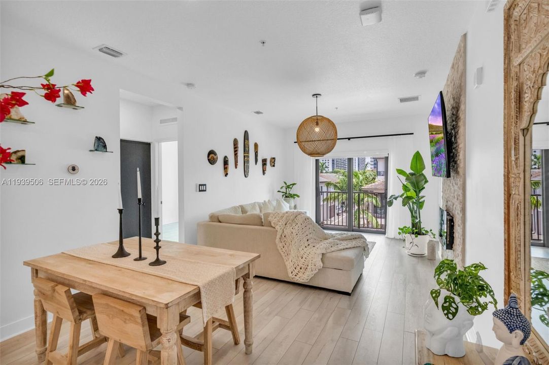 En Venta: $535,000 (3 camas, 2 baños, 1129 Pies cuadrados)