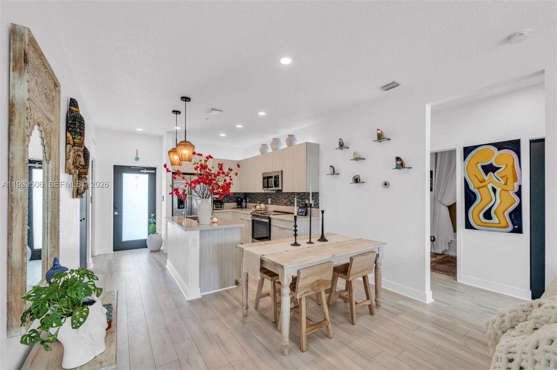 En Venta: $535,000 (3 camas, 2 baños, 1129 Pies cuadrados)