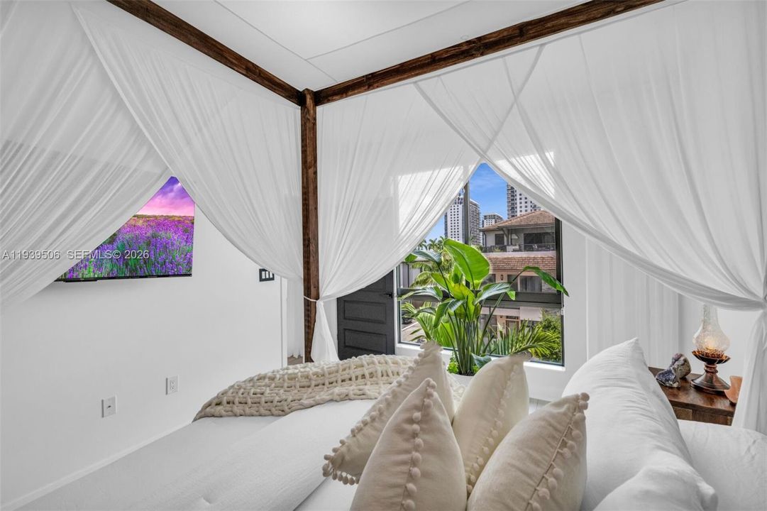 En Venta: $535,000 (3 camas, 2 baños, 1129 Pies cuadrados)