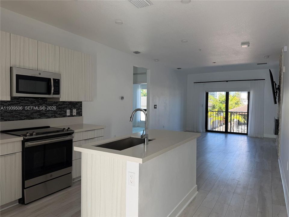 En Venta: $535,000 (3 camas, 2 baños, 1129 Pies cuadrados)