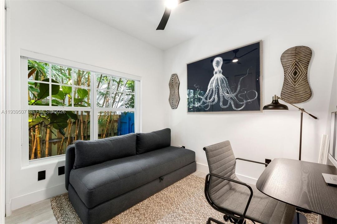 For Sale: $649,000 (2 beds, 2 baths, 750 Square Feet)