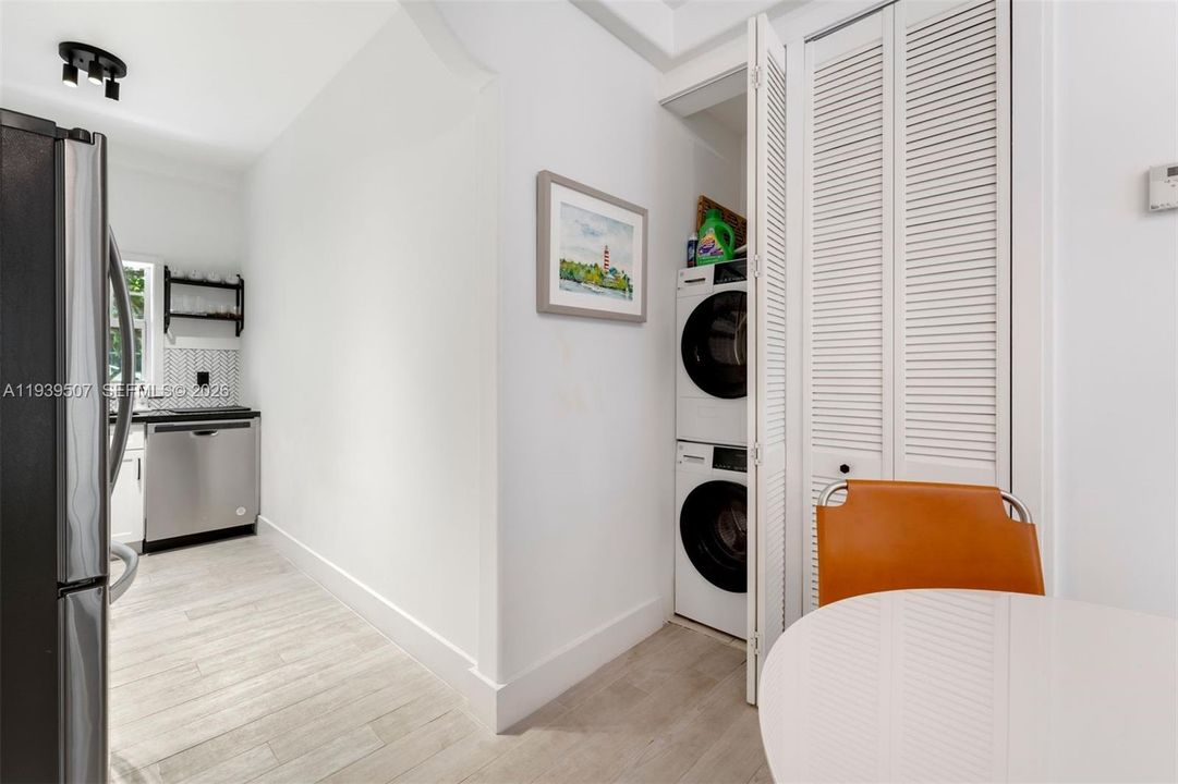 For Sale: $649,000 (2 beds, 2 baths, 750 Square Feet)