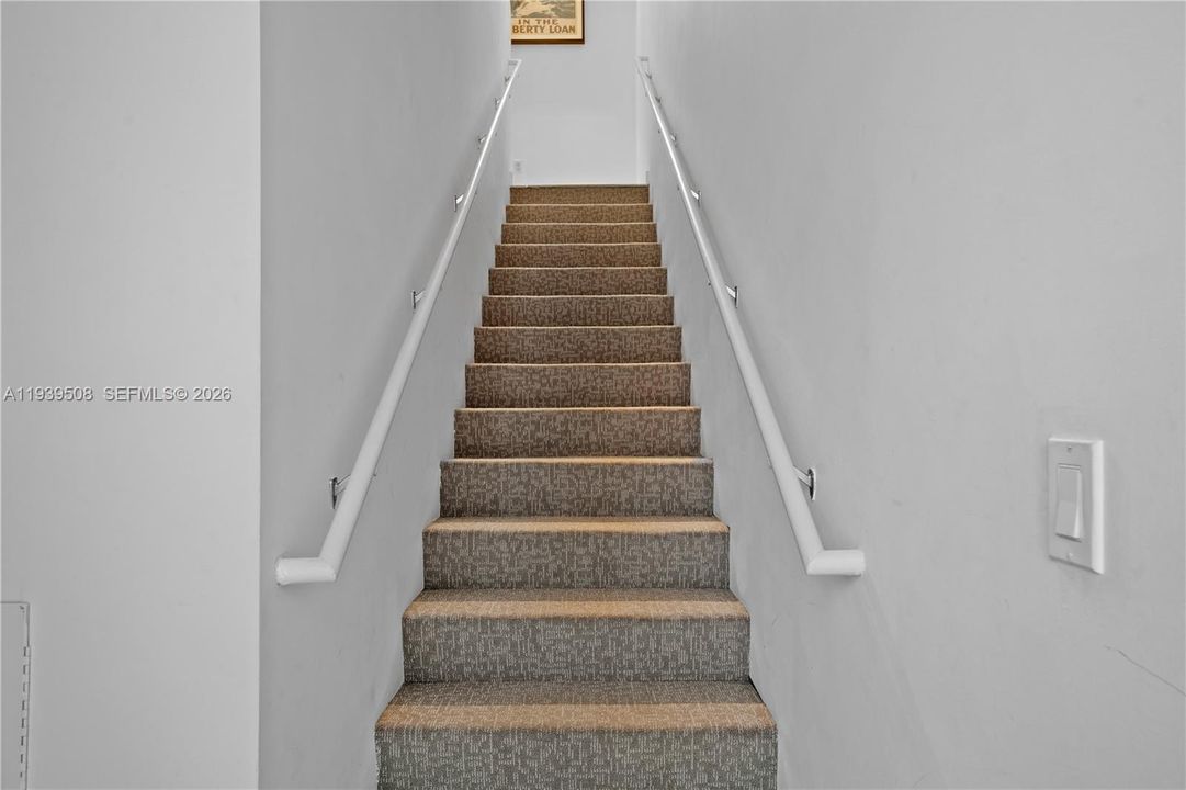 En Venta: $975,000 (2 camas, 2 baños, 2048 Pies cuadrados)