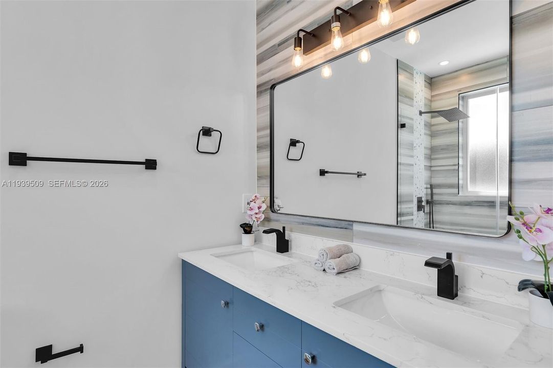 待售: $829,000 (3 贝兹, 2 浴室, 0 平方英尺)