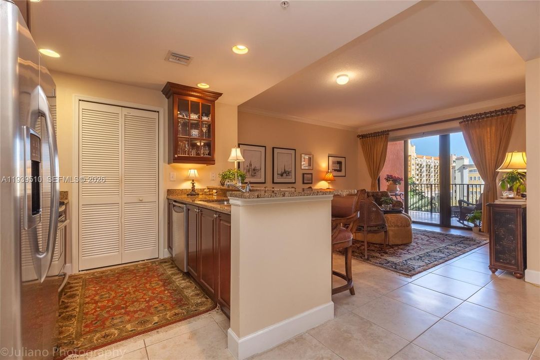 En Venta: $589,000 (1 camas, 1 baños, 915 Pies cuadrados)