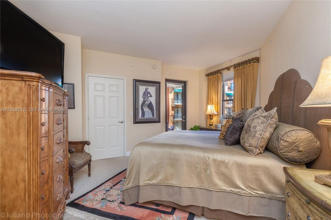 En Venta: $589,000 (1 camas, 1 baños, 915 Pies cuadrados)