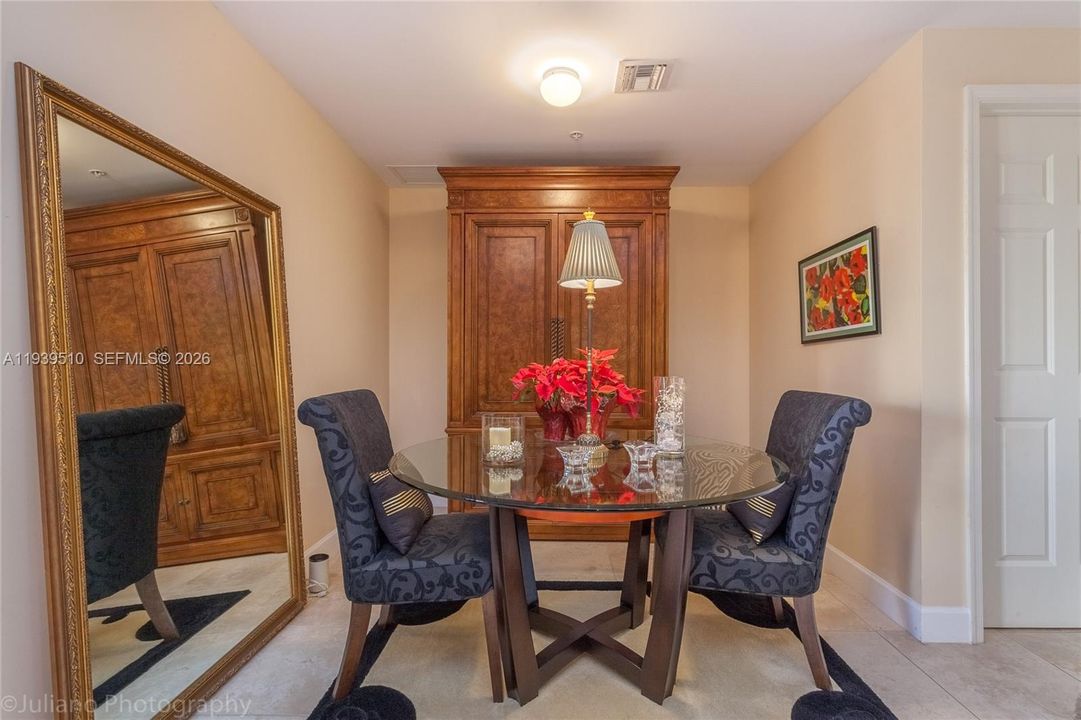 En Venta: $589,000 (1 camas, 1 baños, 915 Pies cuadrados)