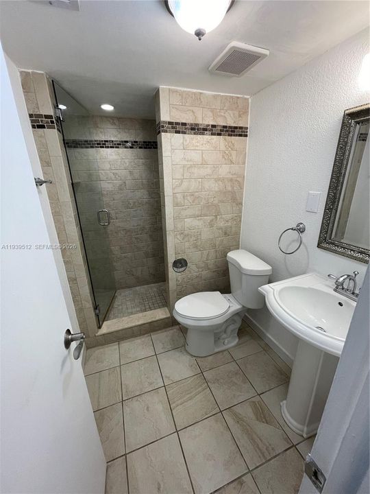 For Rent: $3,100 (3 beds, 2 baths, 1400 Square Feet)