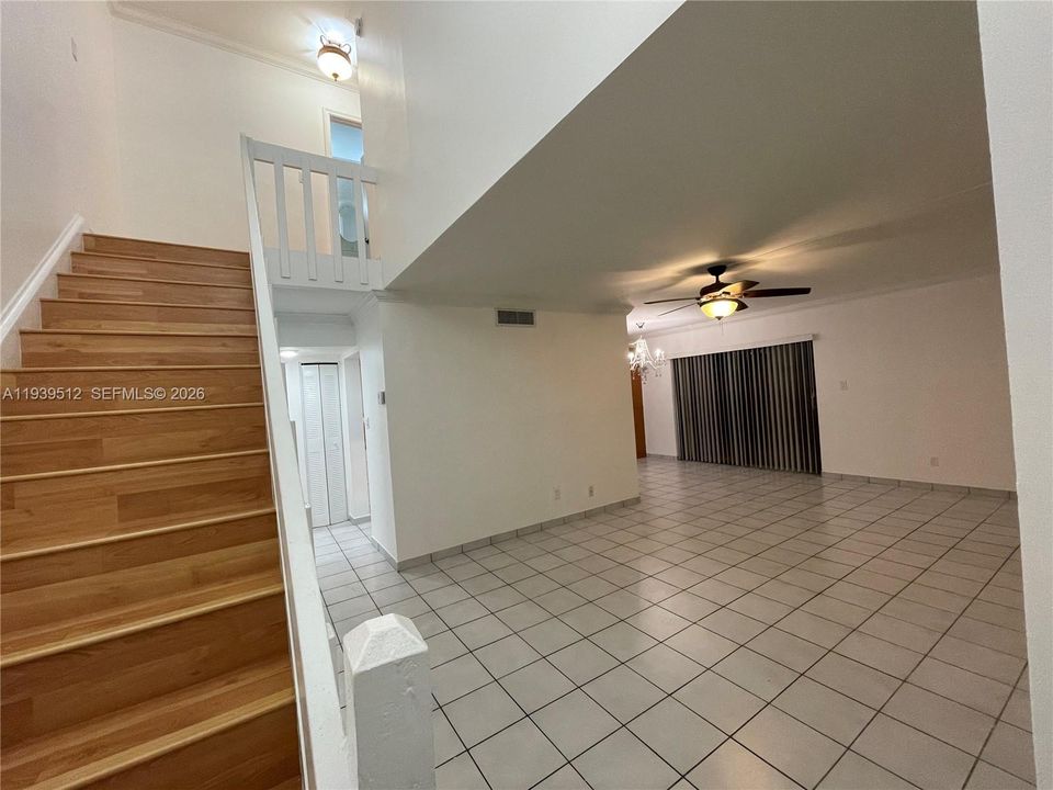 For Rent: $3,100 (3 beds, 2 baths, 1400 Square Feet)