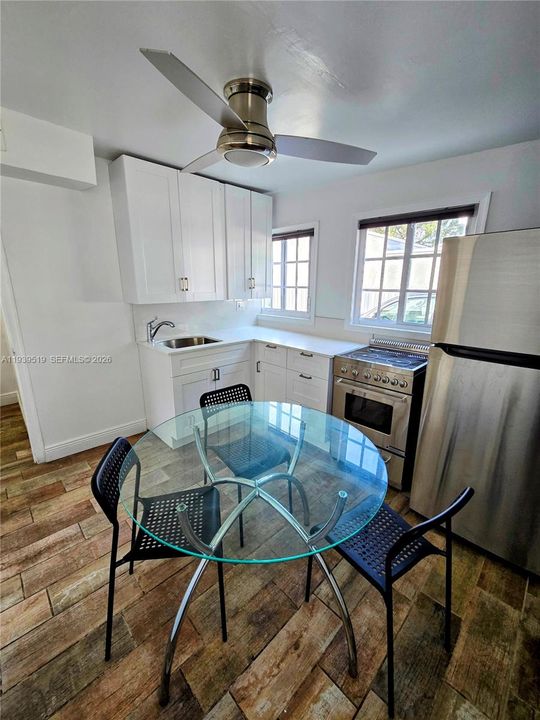 For Rent: $1,300 (1 beds, 1 baths, 950 Square Feet)