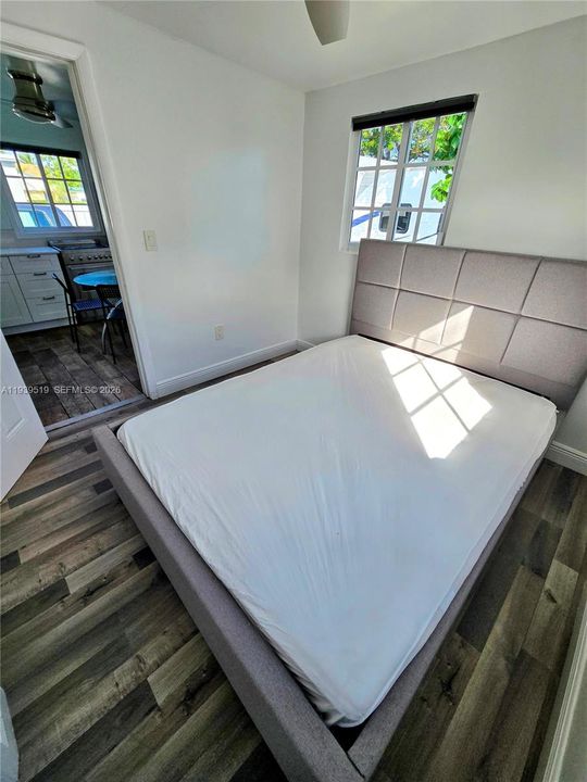 For Rent: $1,300 (1 beds, 1 baths, 950 Square Feet)