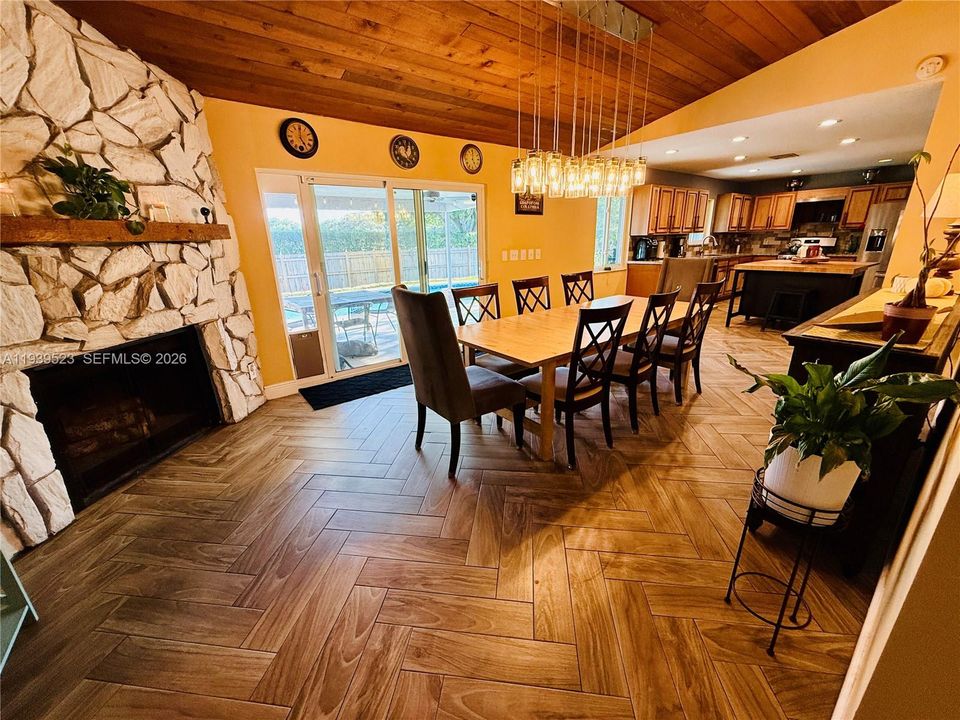 На продажу: $760,000 (4 спален, 2 ванн, 2456 Квадратных фут)