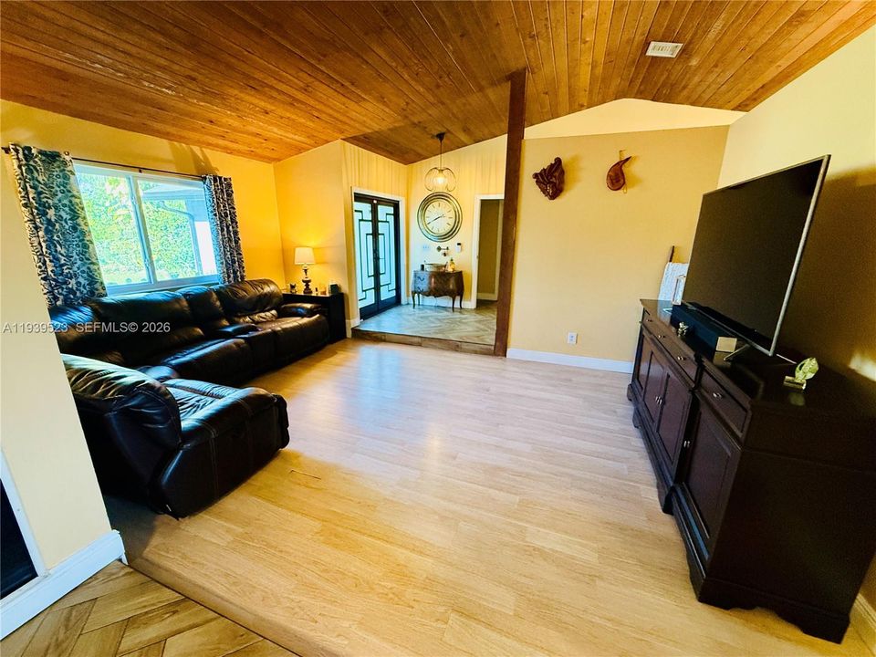 На продажу: $760,000 (4 спален, 2 ванн, 2456 Квадратных фут)