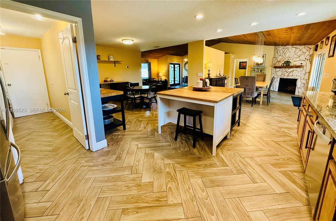 На продажу: $760,000 (4 спален, 2 ванн, 2456 Квадратных фут)