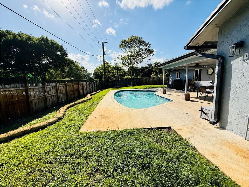 На продажу: $760,000 (4 спален, 2 ванн, 2456 Квадратных фут)