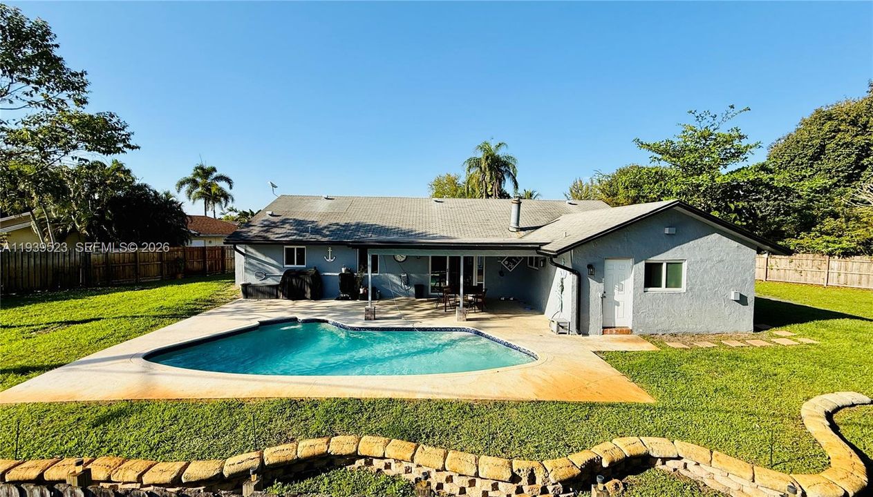 На продажу: $760,000 (4 спален, 2 ванн, 2456 Квадратных фут)