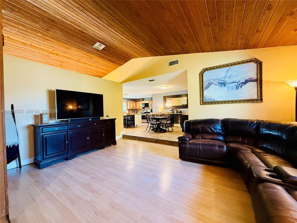 На продажу: $760,000 (4 спален, 2 ванн, 2456 Квадратных фут)