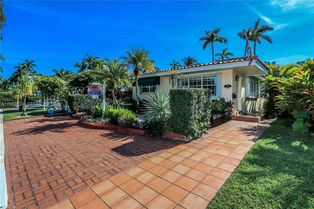 На продажу: $664,000 (3 спален, 2 ванн, 1736 Квадратных фут)