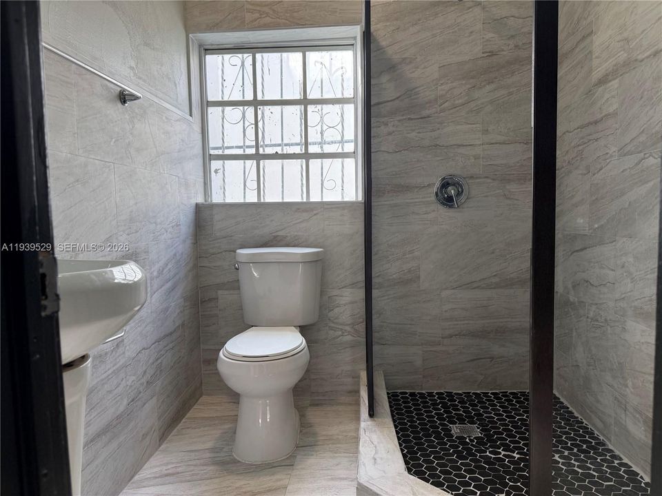 En Renta: $2,400 (2 camas, 2 baños, 900 Pies cuadrados)