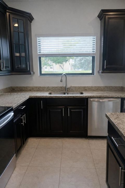 В аренду: $5,000 (4 спален, 2 ванн, 2524 Квадратных фут)