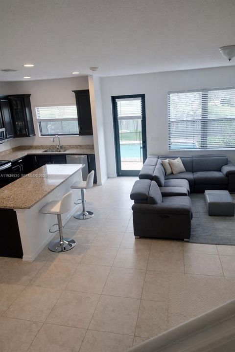 В аренду: $5,000 (4 спален, 2 ванн, 2524 Квадратных фут)